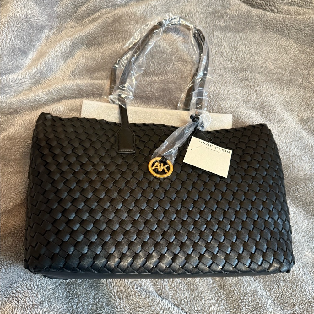 NWT Anne Klein Black Woven Tote Bag With Pouch - Picture 3 of 5